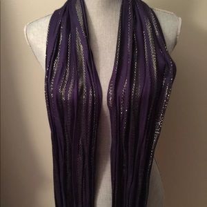 💜Woman’s plum and metallic scarf